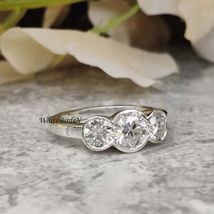 1.70 CT Colorless Moissanite Ring /3 Stone Round Moissanite Ring / Bezel Engagement Ring Diamond Anniversary Rings for Her / Wedding Band