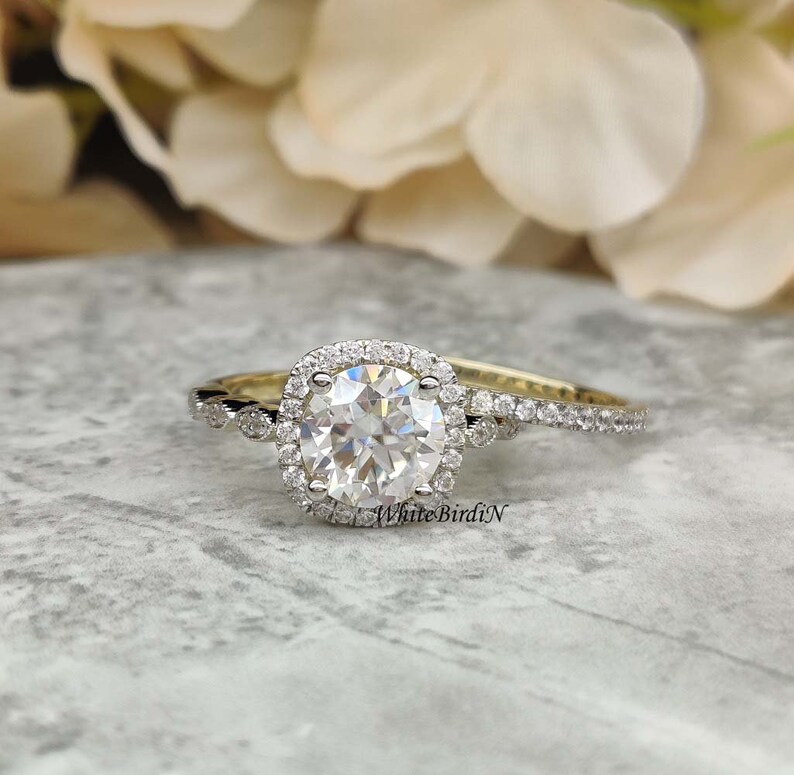 2.5Ct Moissanite Engagement Ring Set Diamond Wedding Band 8.5mm Round Diamond Cushion Halo 14k Yellow Gold Art Deco Bridal Promise Ring Set