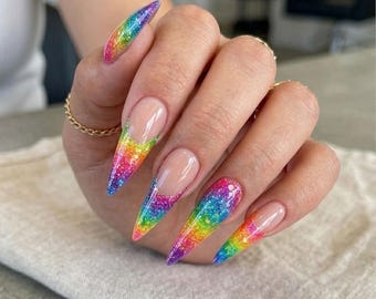 Unghie finte French Tip con glitter arcobaleno, unghie ombre colorate, set di unghie a stiletto Pride