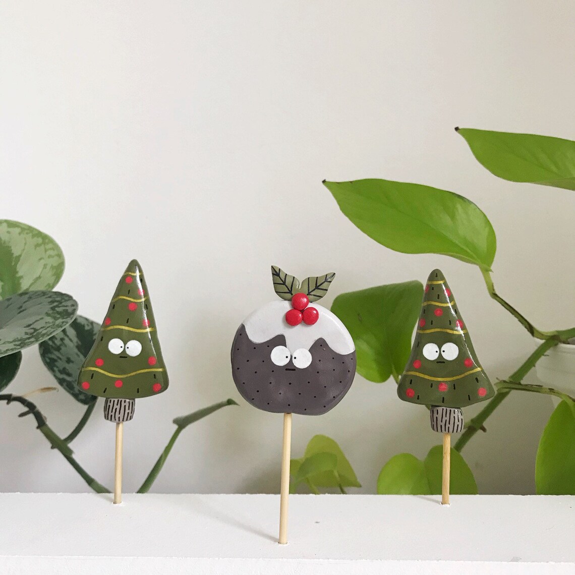 Christmas pudding plant accessory image 2
