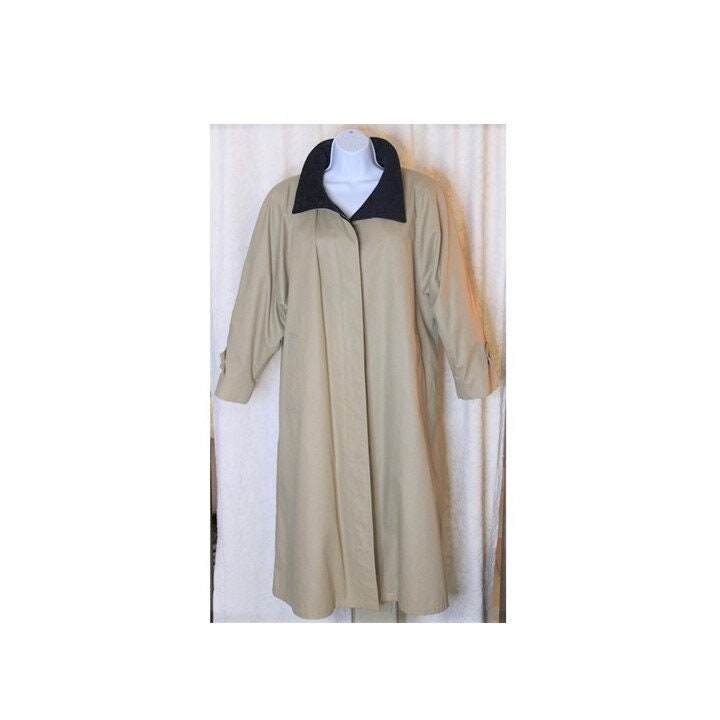 London Fog 1970's Vintage Beige Trench Coat Women's Size 14 1/2P Blue Zip Lining Rain Coat Union Made in The U.S.A.