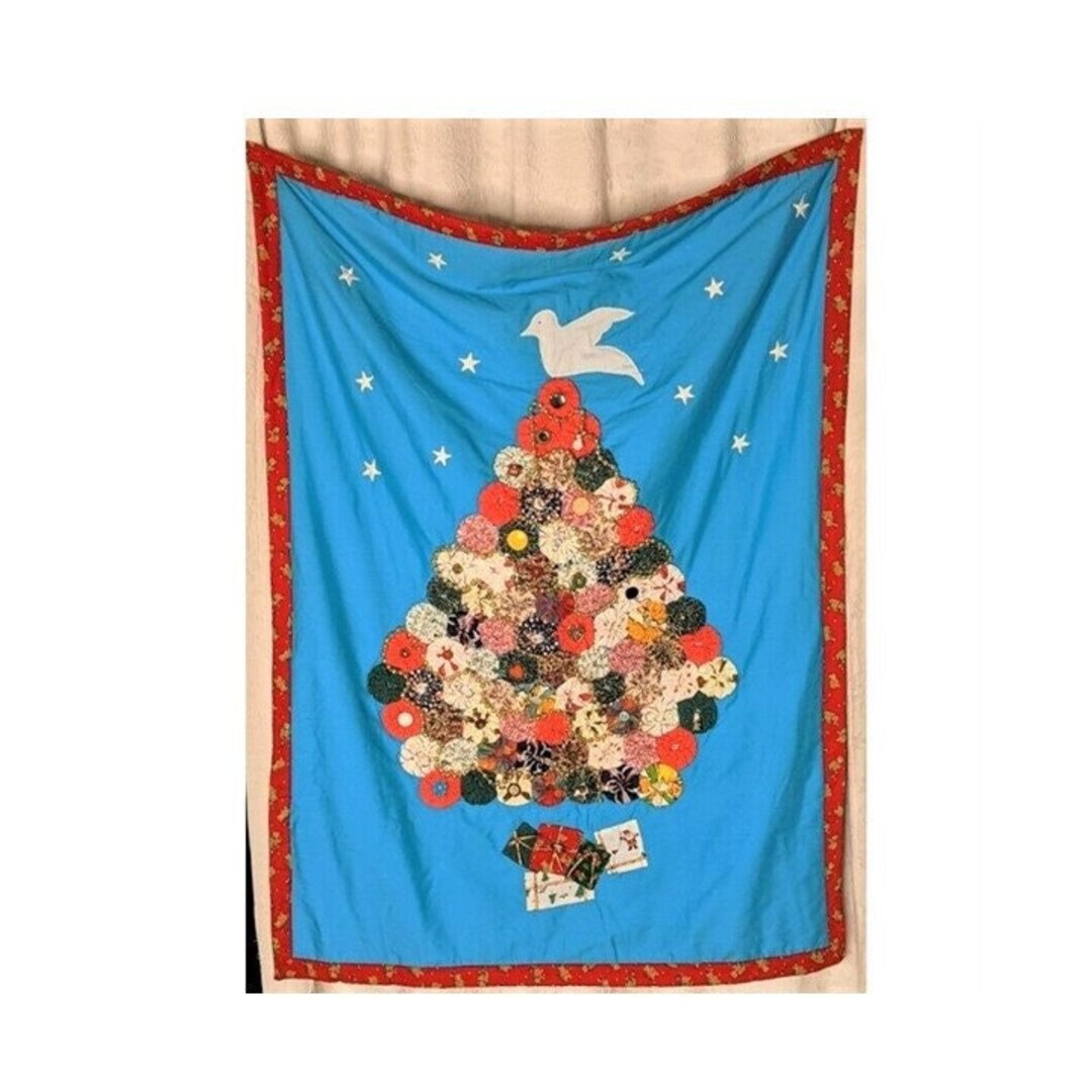 Vintage Yo Yo Christmas Tree Wall Hanging Decorated Banner 31x 42