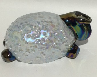Solid glass press paper 8x5x5 cm with 3D engraved shepherd with sheep over the shoulders