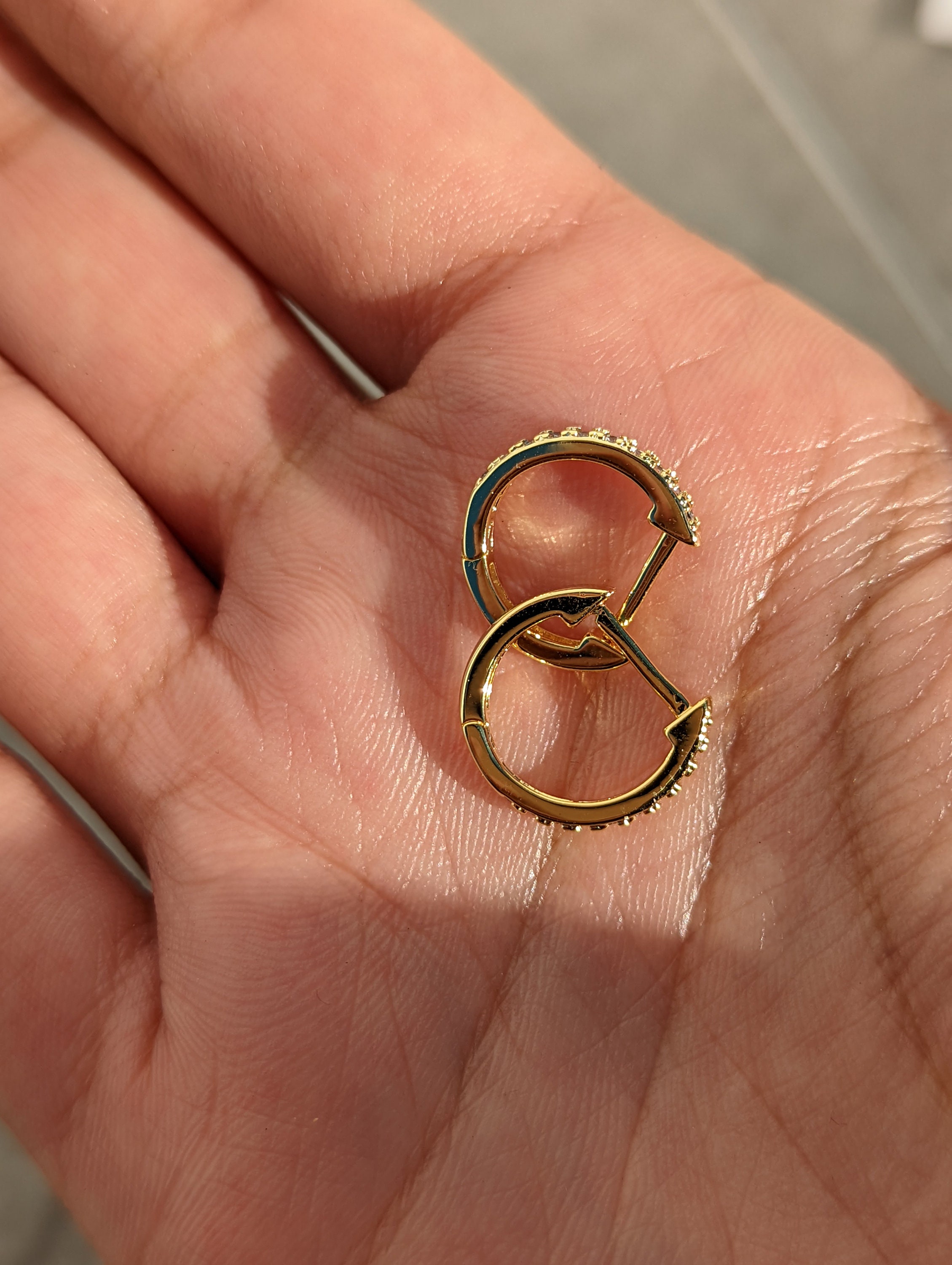 Orecchini Huggie In Argento Sterling 925 Placcati Oro 14K Con Zirconi Cubici / Cerchio In Oro / Cerchio Piccolo / Huggy In Oro / Cerchio Minuscolo / Orecchini A Polsino - Italia - Foto 7