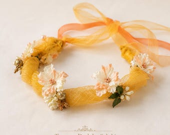 Handgemaakte bloementiarakroon voor dames | Gele bloemenfee hoofdband | Bruids- en Haldi-haaraccessoire