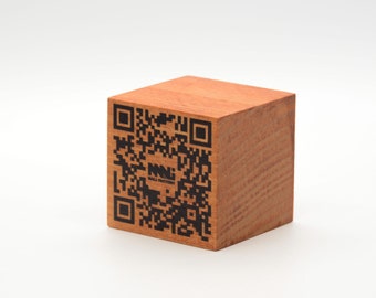 QR Code QUBE Faggio Rovere 4x4cm - Scansionabili Menu - Ristoranti - Bar - B&B - Hotel - PUB Segnaposto - Completamente Personalizzabile