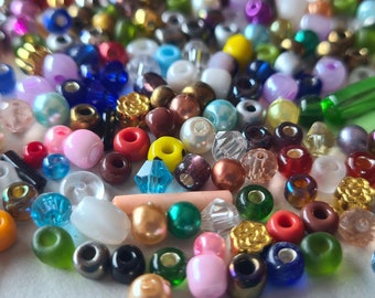 50g Seed Beads Glass Bead Mix, Colorful Small Beads 2-4 mm for Stringing, DIY Jewelry Making in Boho Surfer Style