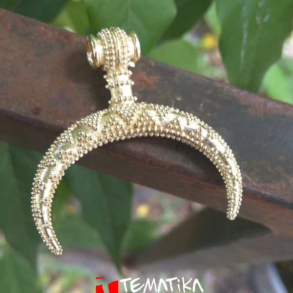 Crescent Moon amulet, protective amulet, lunula, ancient jewelry, antique jewelry, mesopotamian, vintage jewelry