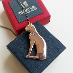 Diosa Bastet, Antiguo Egipto, Joyería antigua, Joyería egipcia, Joyería vintage, Joyería histórica, Colgante egipcio, Joyería de museo