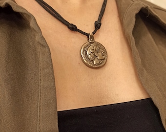 Colgante de moneda de búho de Atenea, réplica de la antigua Grecia, collar de bronce