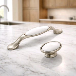 Biały uchwyt do szafki z porcelany, srebrne rustykalne uchwyty do szuflad, gałki ze stopu cynku