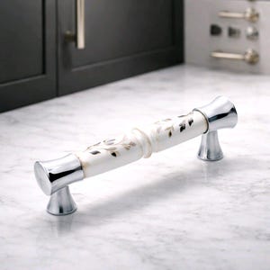 Porzellan Schrank Griff, Silber Knauf, Elegantes Dekor (96 mm)