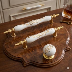 Tirador de porcelana blanca con hoja de oro para armario o tocador