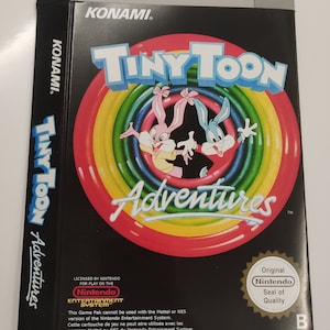 Op de afbeelding: Een zwarte Nintendo Entertainment System-spelcartridge doos met een kleurrijk beeld van Bugs Bunny en een roze konijn. De doos is voor het spel Tiny Toon Adventures. De tekst "Licensed by Nintendo for play on the Nintendo Entertainment System" staat op de achterkant van de doos.