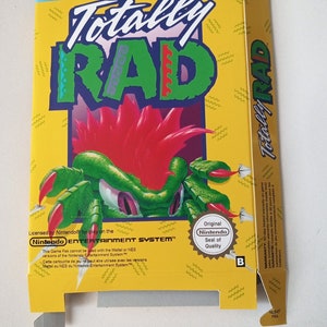 以下が含まれることがあります： ゲーム「Totally Rad」の黄色と灰色の任天堂ゲームカートリッジボックス。緑色のモンスターが赤い髪で、黄色い背景に波状の模様が描かれている。ボックスには、任天堂エンターテイメントシステムのロゴと「オリジナル任天堂品質保証シール」の文字が記載されている。