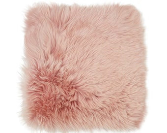 Dutchskins Schapenvacht stoelkussen roze vierkant - zitkussen schapenvacht - zetel kussen - sheepskin chair pad pink