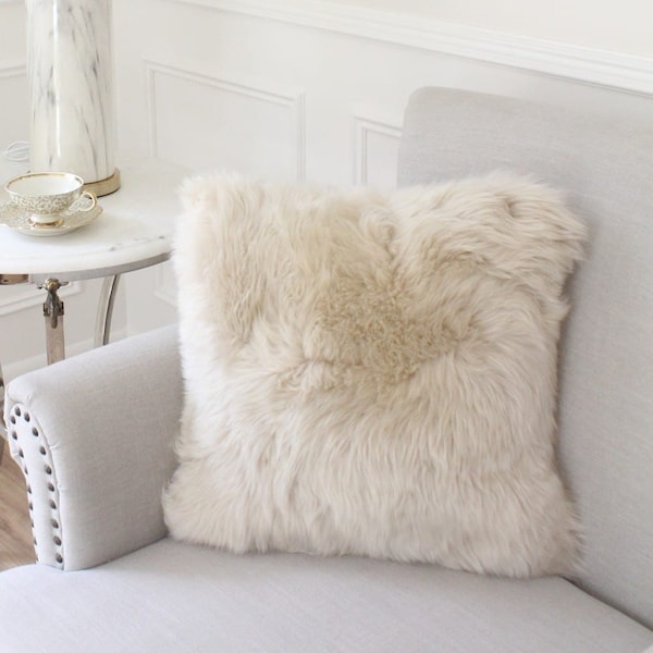 Dutchskins Cushion Kussen schapenvacht | linen sheepskin cushion | Bont kussen creme linnen