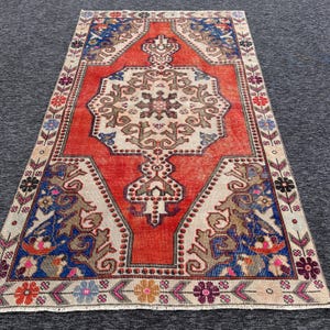 レア／アヴァノス  51×91 ／アップルレッド　ブルー　トルコヴィンテージラグ Avanos rug - Etsy 日本