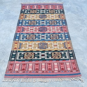 Kilim obszarowy, kilim turecki, kilim wzorzysty anatolijski, kilim vintage, dywaniki do salonu, kilim różowy Oushak, kilim dekoracyjny,