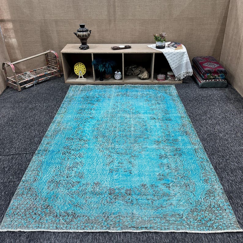 Alfombra teñida con efecto desgastado, alfombra grande, alfombra Oushak, 1,70 x 2,65 m, alfombra turca vintage azul, decoración floral descolorida para sala de estar. imagen 1