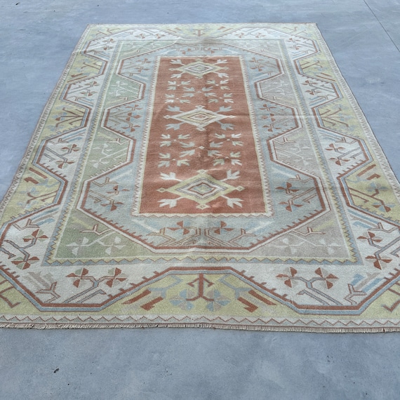 ラグ vintage turkish rug, 051 Vintage Turkish Rug with Warm Camel Field and Floral Vine Design