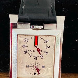 Gucci 111 Dual Time Collection Gucci Swiss Watch #11065225 Women&#39;s Or Men&#39;s Watch Black Leather Band Pre Owned WORKS GREAT Vintage Watch