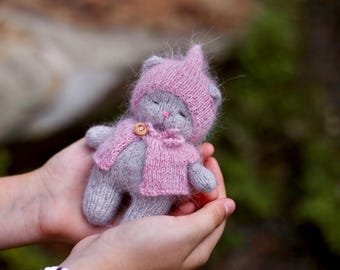 Handgestricktes Kätzchen-Spielzeug, weiche Plüschkatze, handgefertigtes Kätzchen, handgefertigtes Geschenk für Kinder, Kinderzimmerdekoration, gestricktes Plüschkätzchen