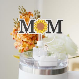 Topper di paglia per la mamma, copertura di paglia per la mamma, ciondoli di paglia di girasole, tazza per la festa della mamma, accessorio di paglia, topper Boho Stanley, regalo per la festa della mamma