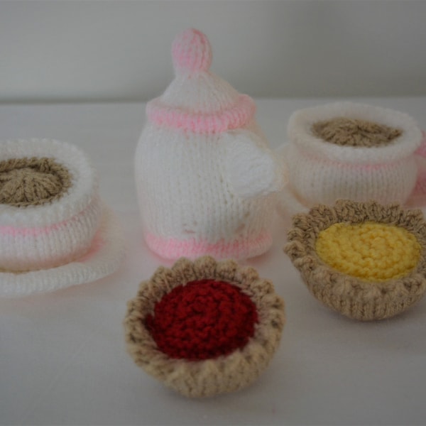 Handgestricktes Spiel-Tee-Set für zwei Personen