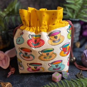 Afternoon Tea / Firbolg Size Dice Bag with Pockets Yellow / Large Dungeon Potion and Spells Dice Pouch