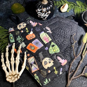 Coffin Pot Holder (One) / Haunted House Spooky Kitchen Decoration / Halloween Home Decor and Gifts