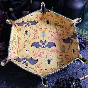 Fancy Toes / Bat Dice Tray / Druid RPG Dungeon Dragon Gift / TTRPG Dice Tower/ Valet with Snaps