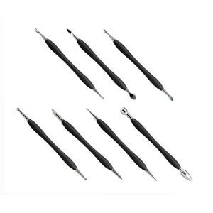 Puede incluir: Conjunto de ocho herramientas con mango negro y diferentes puntas metálicas para manualidades y escultura. Las herramientas tienen un mango negro texturizado y una variedad de puntas metálicas, incluyendo una bola, un bucle, una punta puntiaguda y una punta plana.