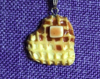 Naszyjnik lub kolczyki w kształcie serc waflowych z masłem i syropem (10 028)