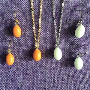 Eggs Necklaces and Earrings (25,116)
