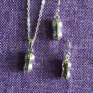 Peanut Necklace and Earrings (19,002)