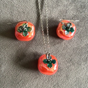 Beautiful Persimmon Necklace and Earrings (19,903)