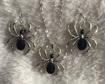 Collar o aretes de araña (18.000)