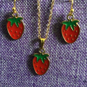 Strawberry Necklace and Earrings (27,080)