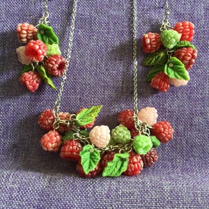 Raspberries Necklace and Earrings (27,085)