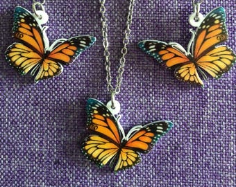 Monarch Butterfly Necklace (25,124)