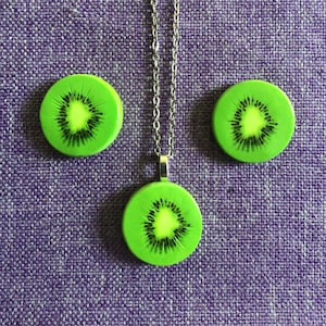 Kiwi Fruit Necklace and Earrings (27,098)