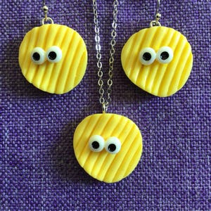 Cute Potato Chip Necklace and Earrings (27,066)