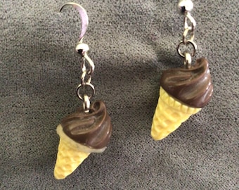Collier ou boucles d'oreilles cornet de crème glacée (2010)