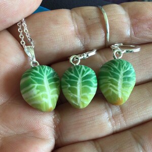 Brussels Sprout Necklace and Earrings (19,900)