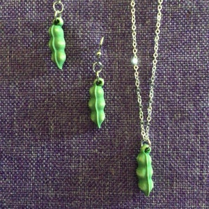 Pea Pods Necklace and Earrings (24,018)
