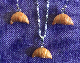 Collar o pendientes de croissant (24.000)