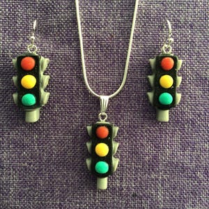Traffic Light Necklace and Earrings (25,029)