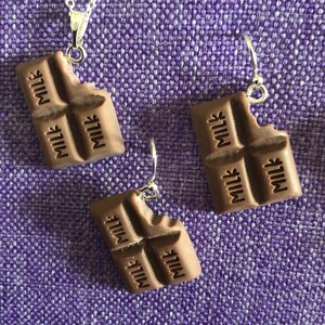 Collier ou boucles d'oreilles barre de chocolat 12040 Chocolate Earrings