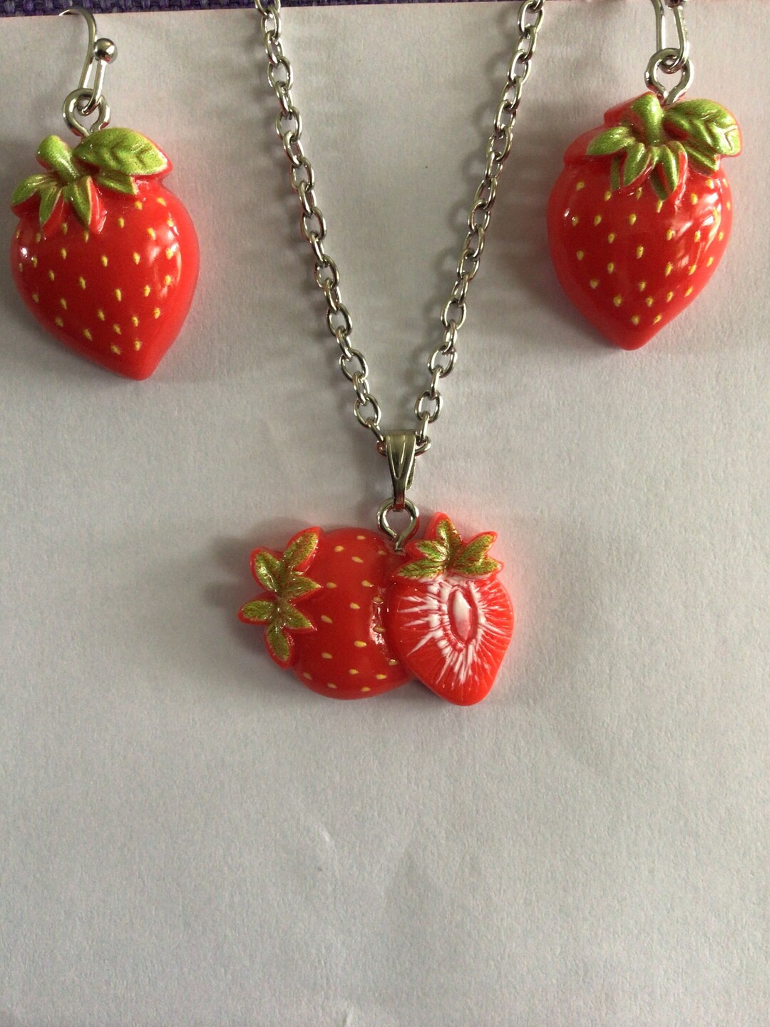 【Mikshimai】STRONG STRAWBERRY NECKLACE JP｜ STRONG STRAWBERRY NECKLACE｜ MIKSHIMAI®